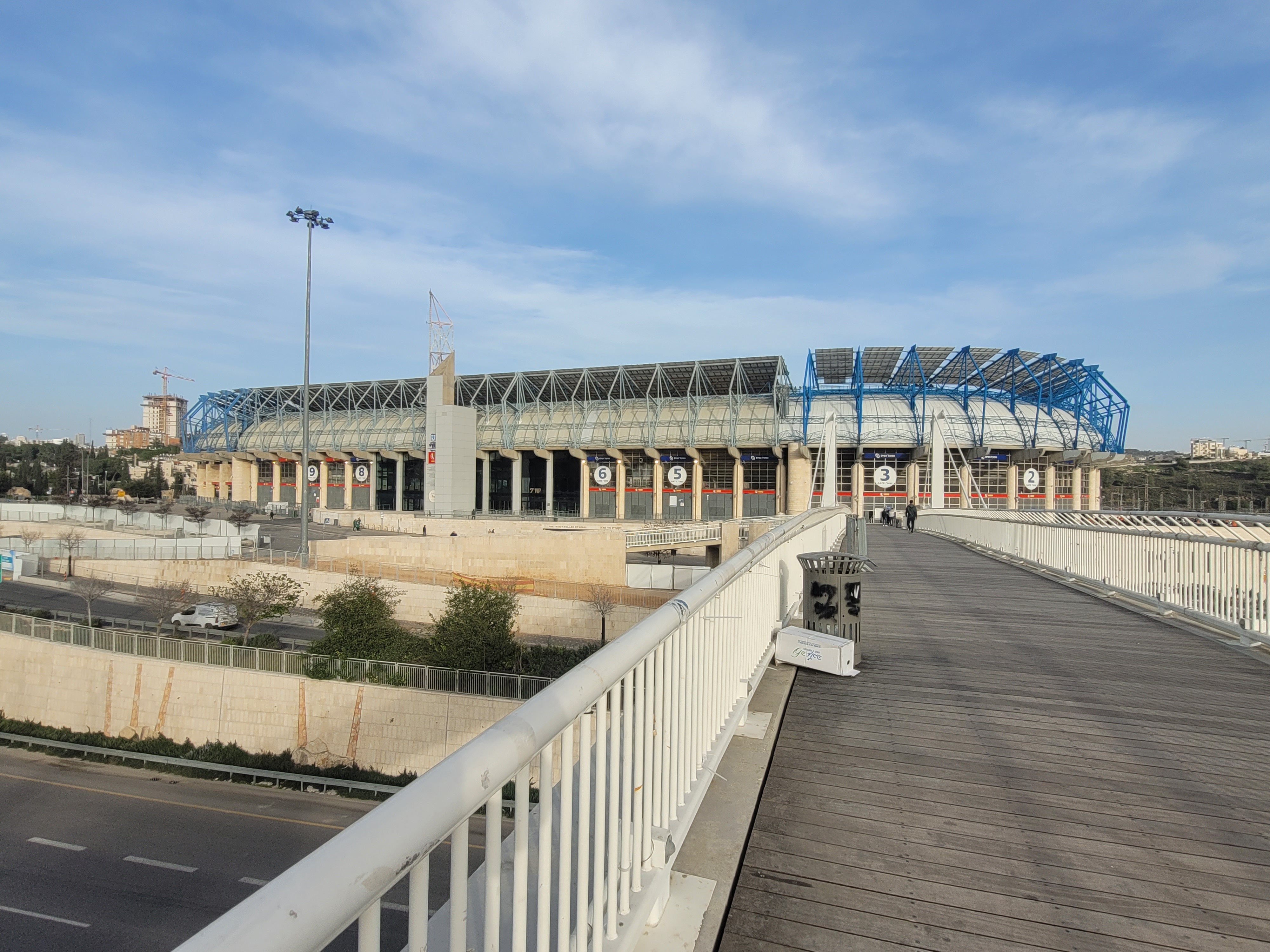 Buitenzijde Teddy Stadium