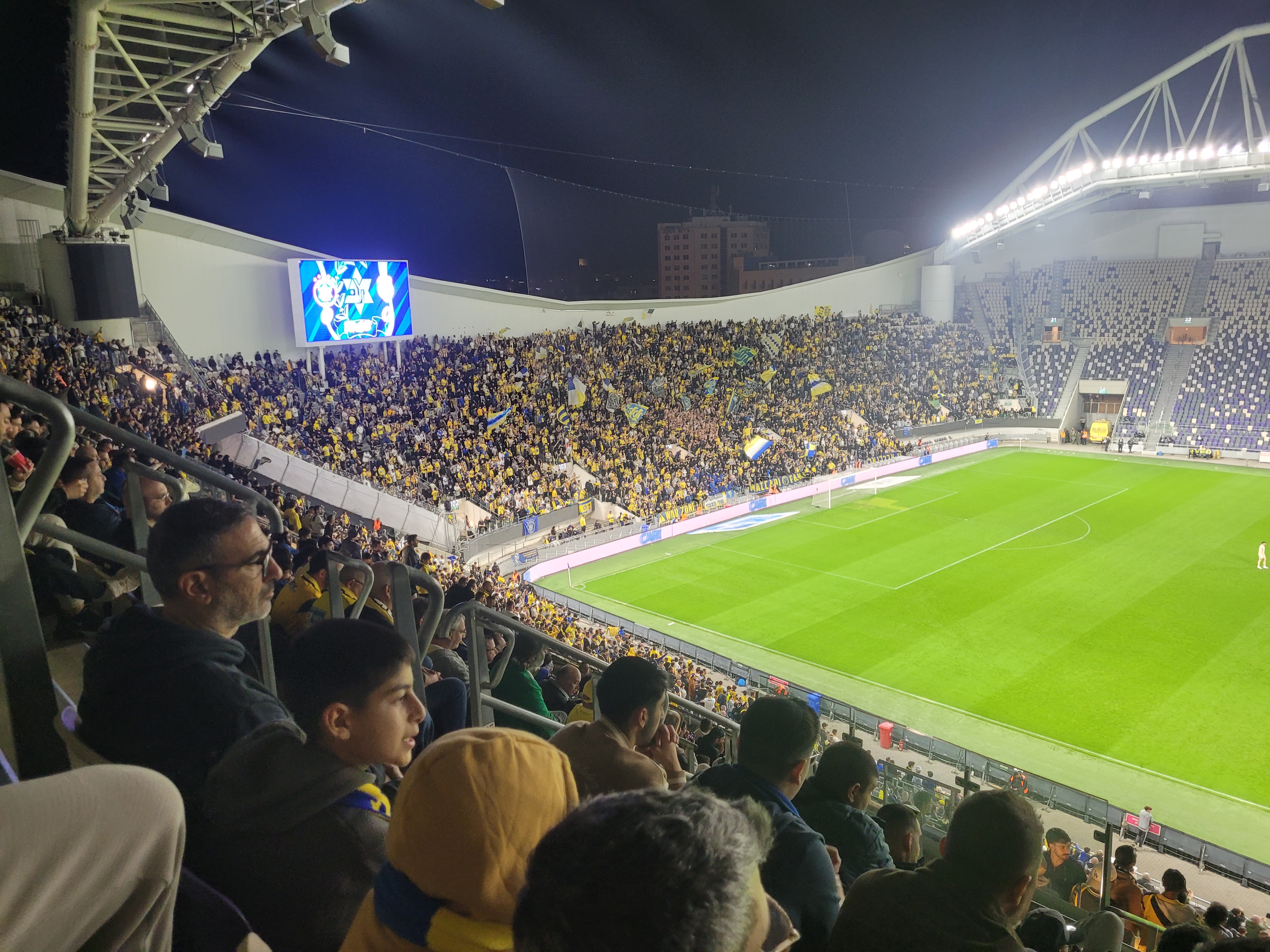 Maccabi-supporters in Bloomfield Stadium